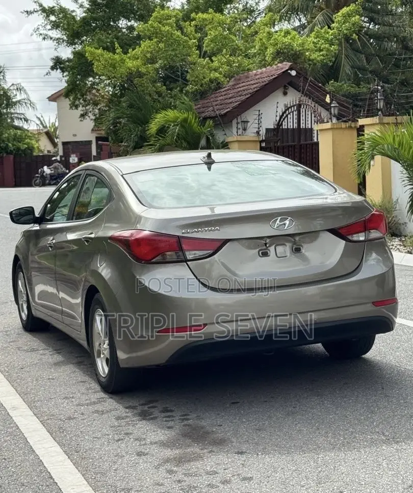 Hyundai Elantra SE 4dr Sedan (1.8L 4cyl 6A) 2015 Brown