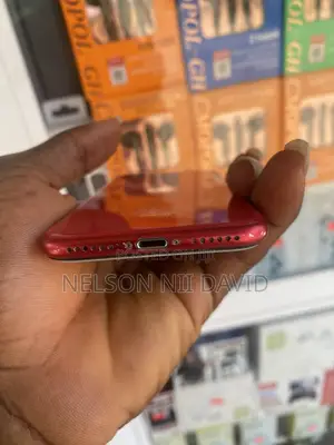 Apple iPhone SE (2020) 64 GB Red
