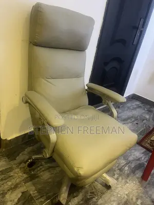 Executive Office Chair – Comfortable & Good Condition