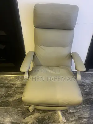 Executive Office Chair – Comfortable & Good Condition