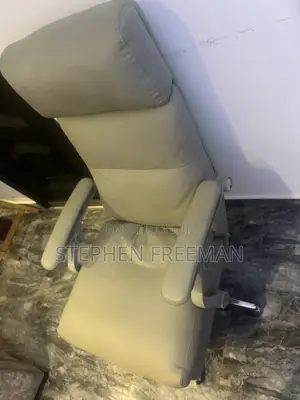 Executive Office Chair – Comfortable & Good Condition