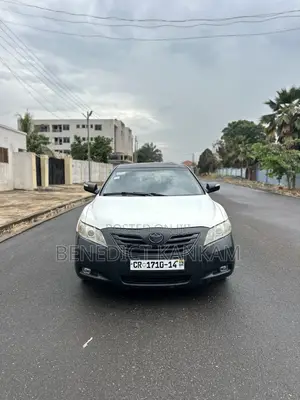 Toyota Camry XLE 4dr Sedan (2.5L 4cyl 6AM) 2010 White