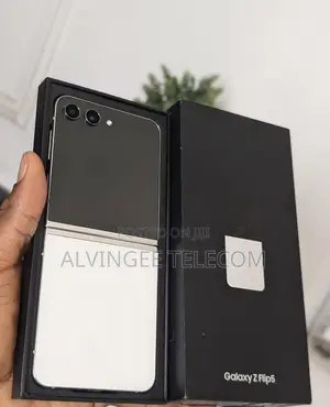 New Samsung Galaxy Z Flip 5 256 GB Black