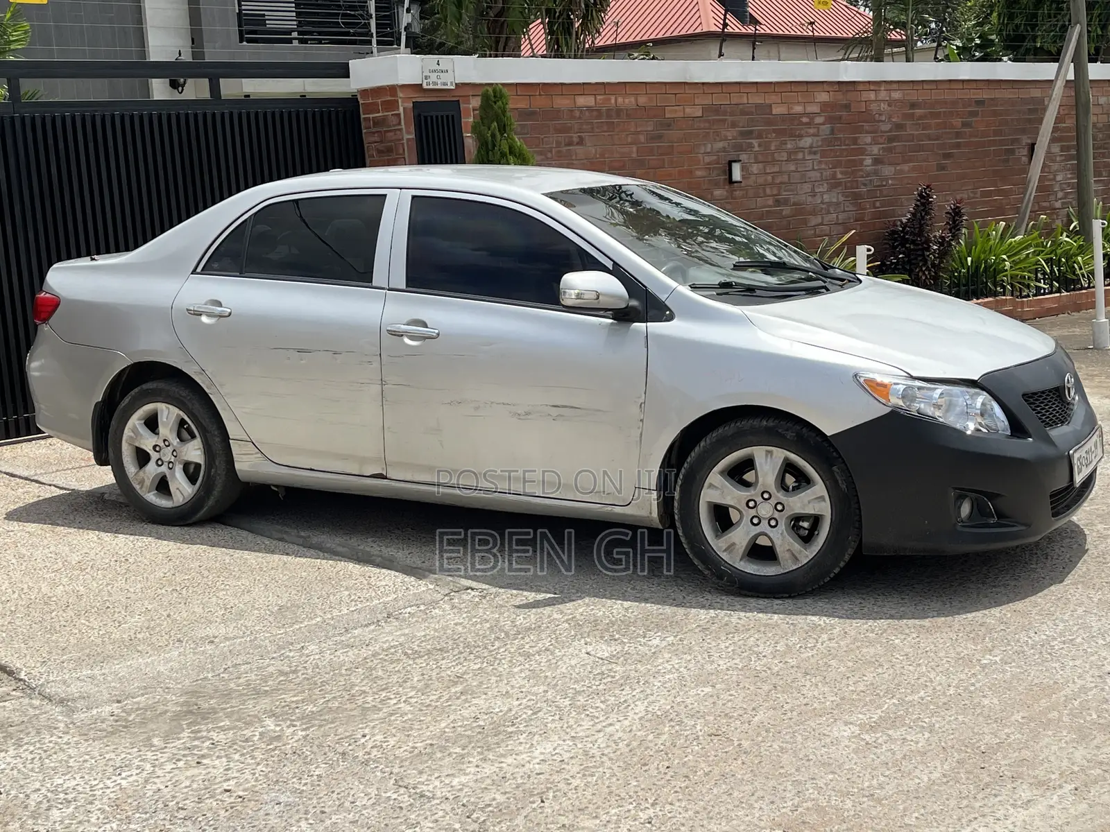 Toyota Corolla LE 4dr Sedan (1.8L 4cyl 4A) 2010 Silver