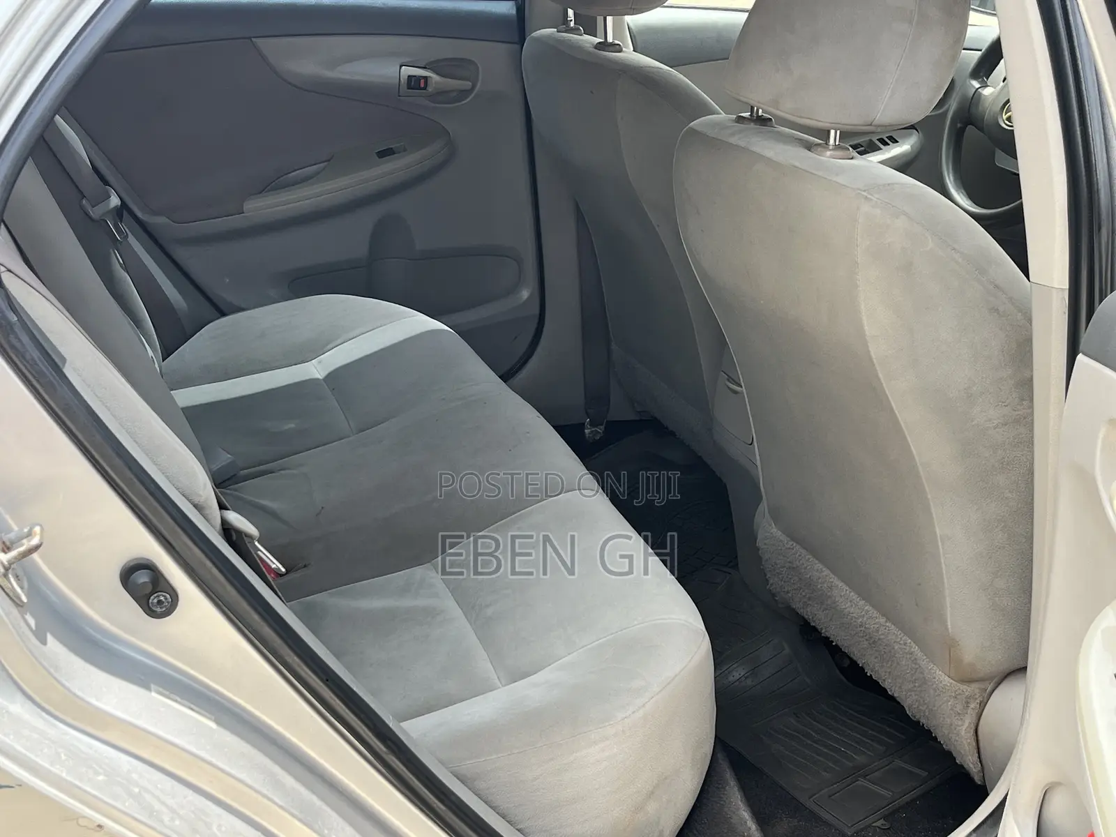 Toyota Corolla LE 4dr Sedan (1.8L 4cyl 4A) 2010 Silver