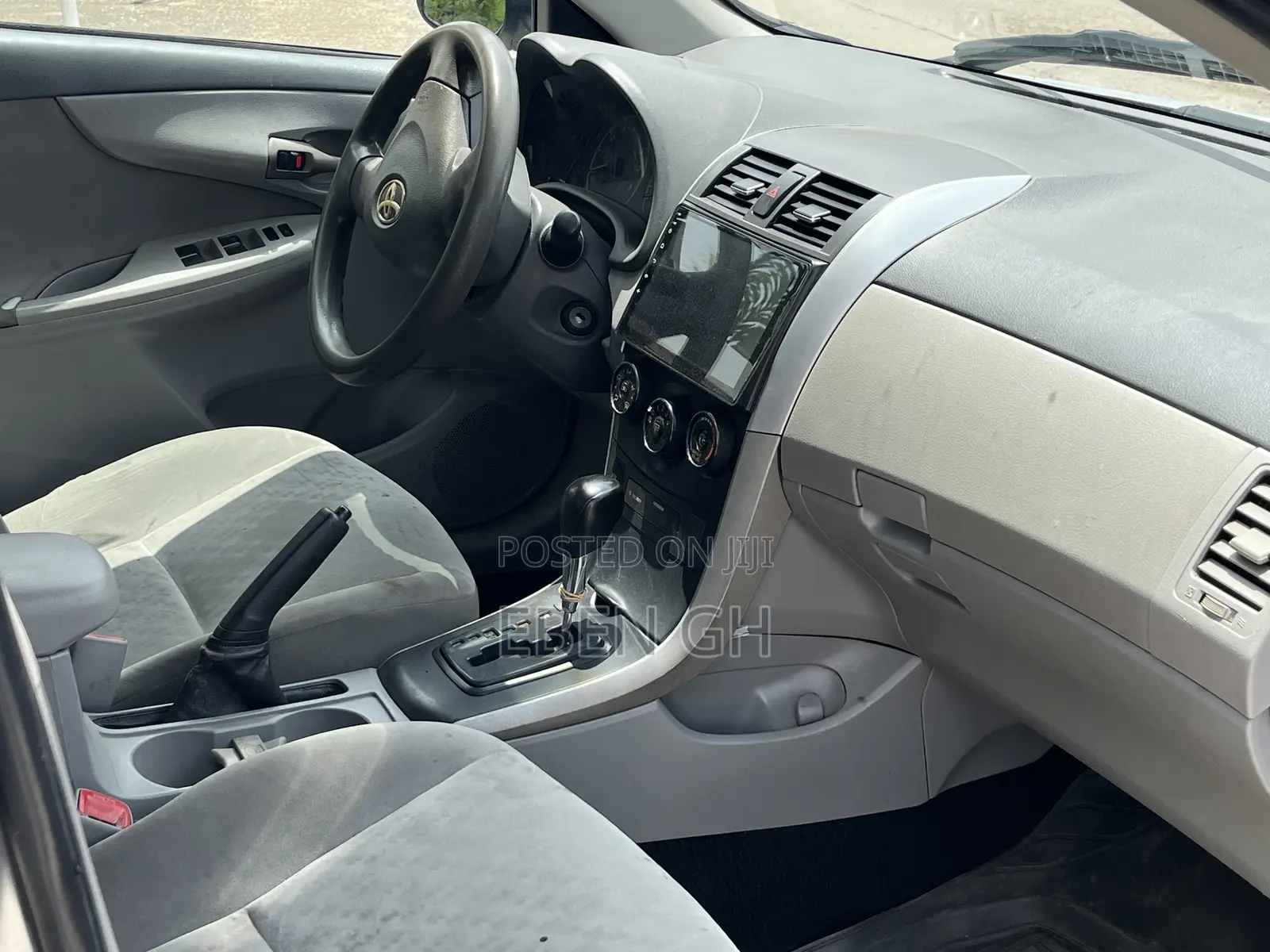 Toyota Corolla LE 4dr Sedan (1.8L 4cyl 4A) 2010 Silver