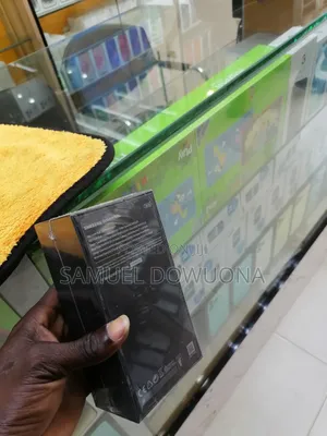 New Samsung Galaxy S10e 128 GB Black