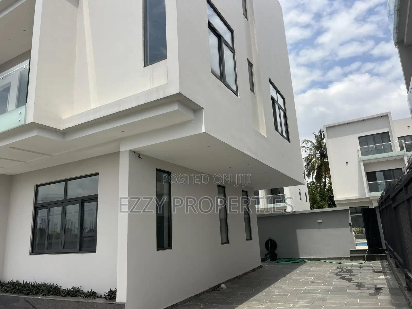 4bdrm Duplex in East Legon for rent