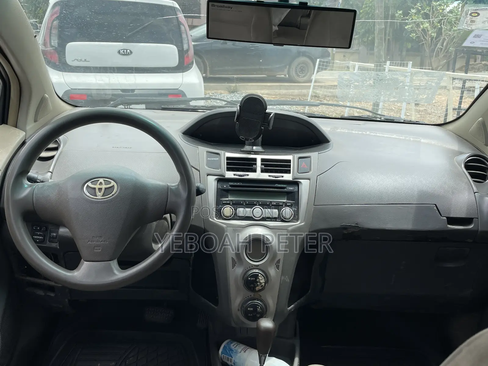 Toyota Vitz 2010 Silver