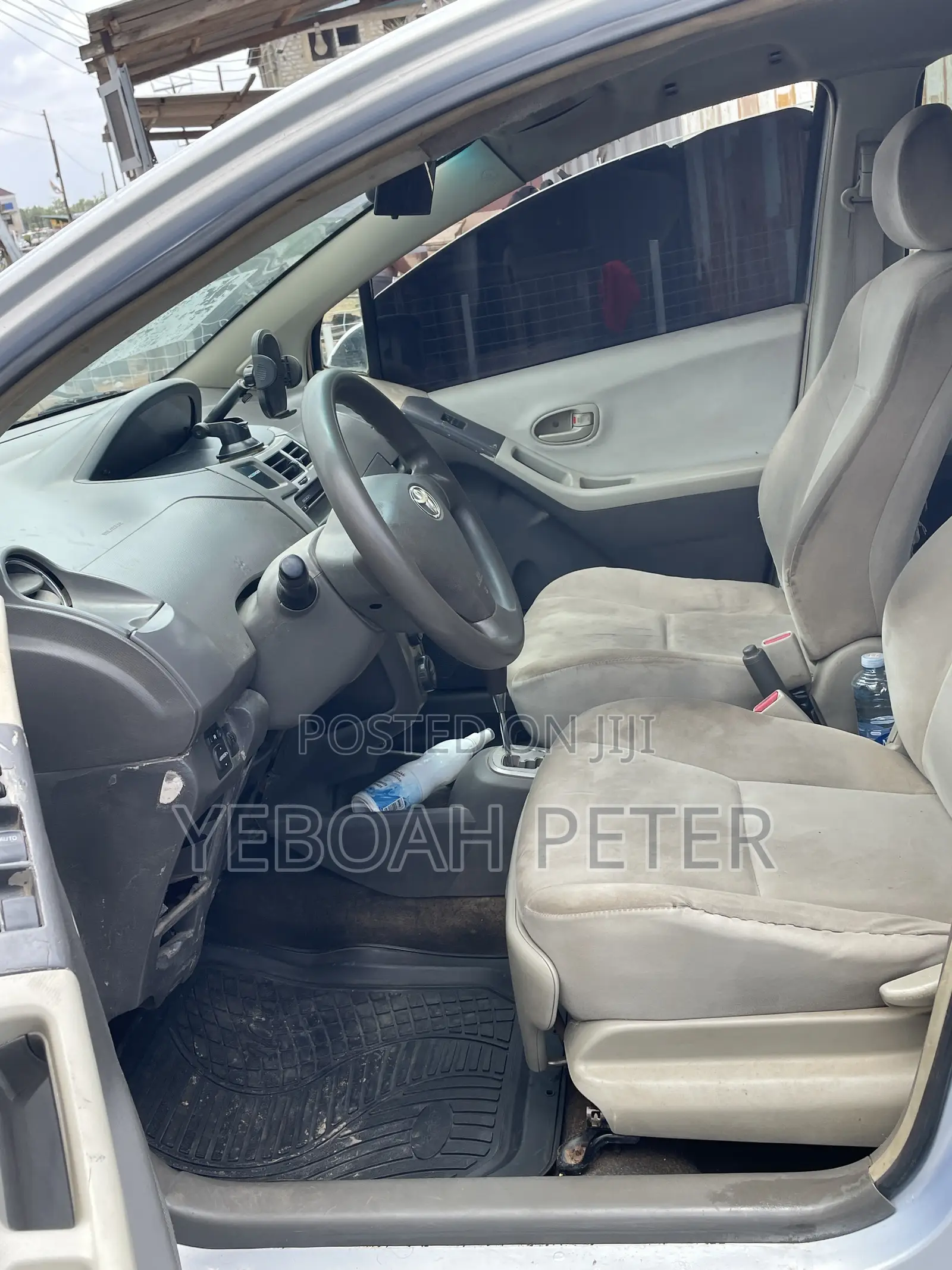 Toyota Vitz 2010 Silver