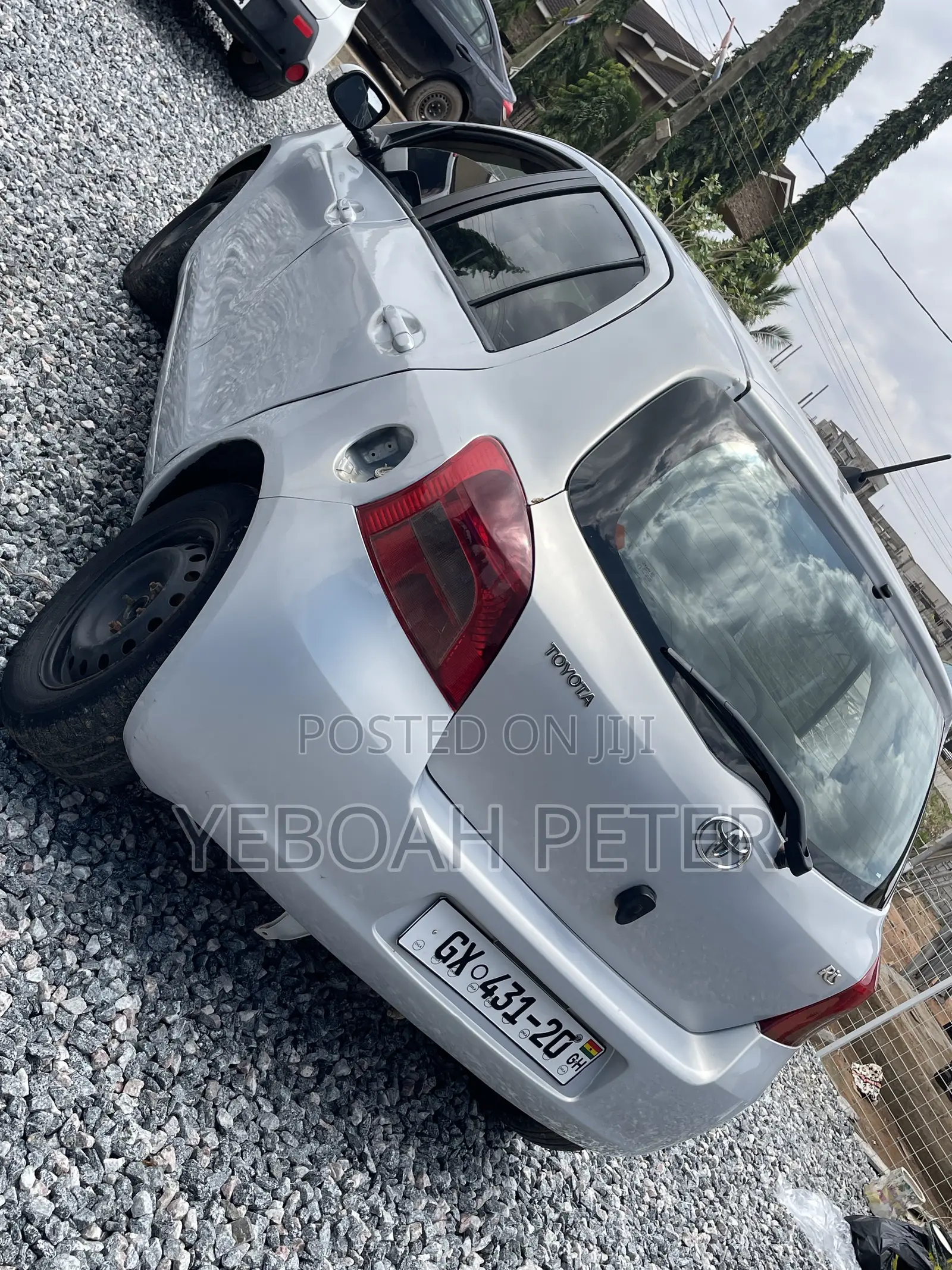Toyota Vitz 2010 Silver