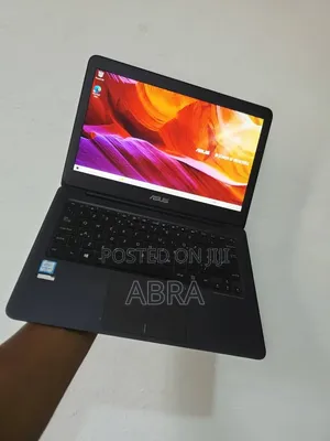 Laptop Asus UX305CA 8GB Intel Core M SSD 256GB