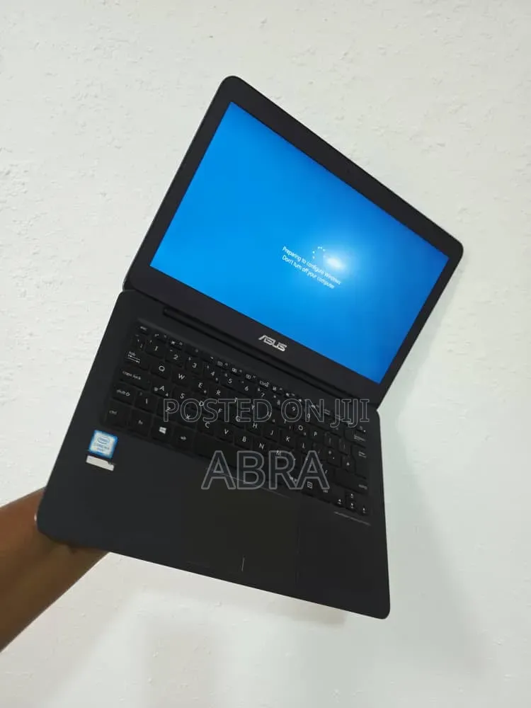 Laptop Asus UX305CA 8GB Intel Core M SSD 256GB