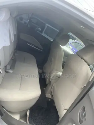 Toyota Belta 2012 Silver