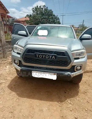 Toyota Tacoma SR5 2019 Gray