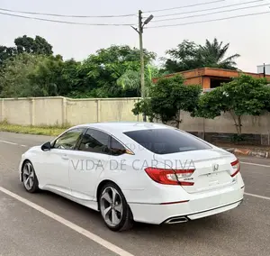 Honda Accord Touring 2.0T 2018 White
