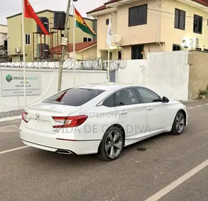Honda Accord Touring 2.0T 2018 White