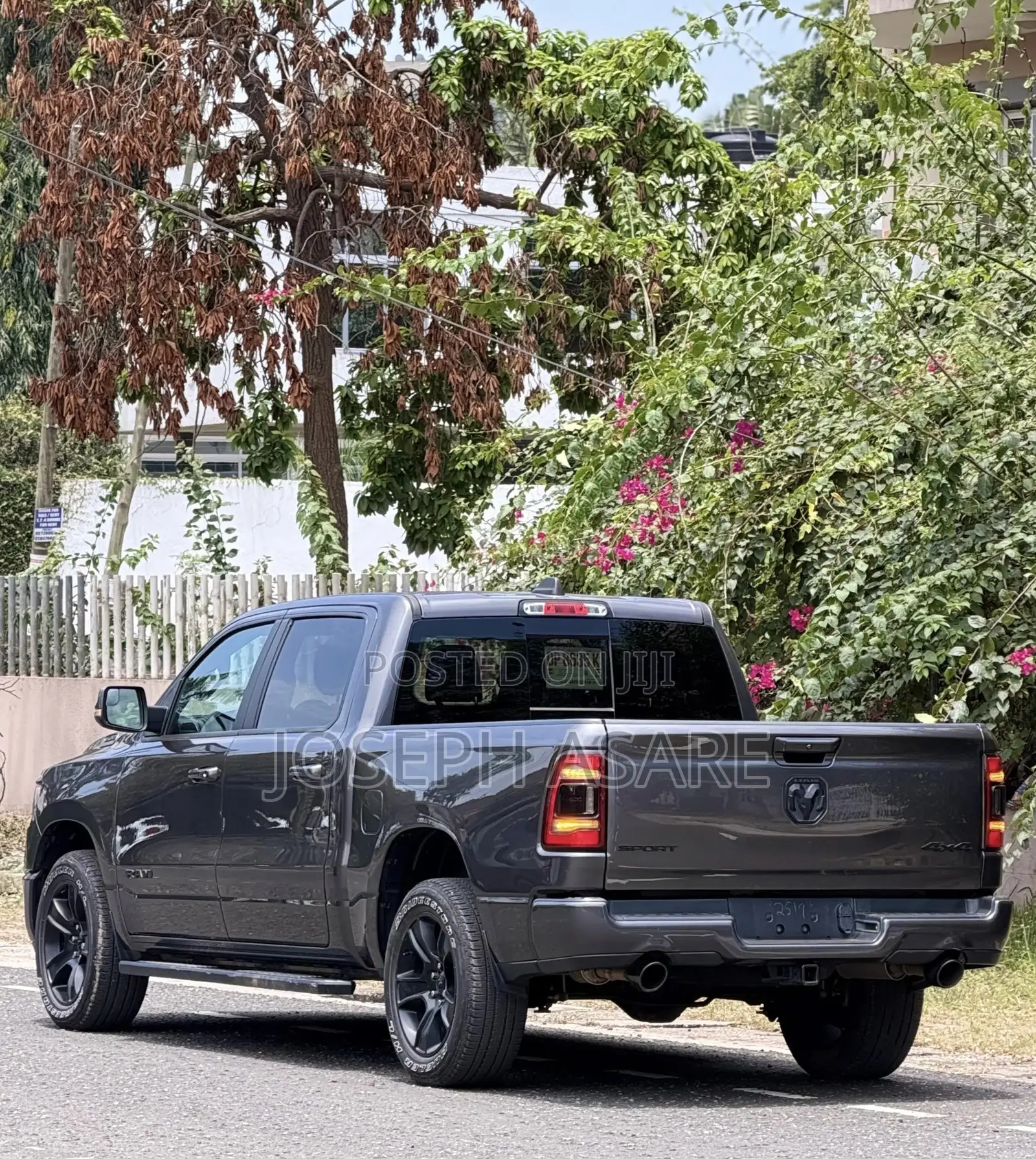 RAM 1500 2024 Gray
