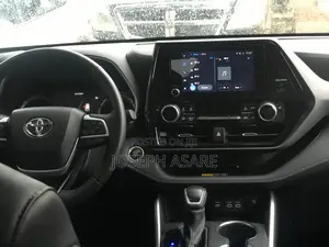 Toyota Highlander XLE 2025