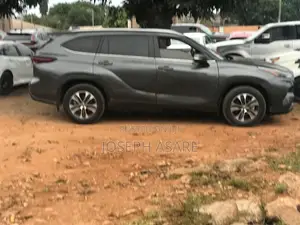 Toyota Highlander XLE 2025