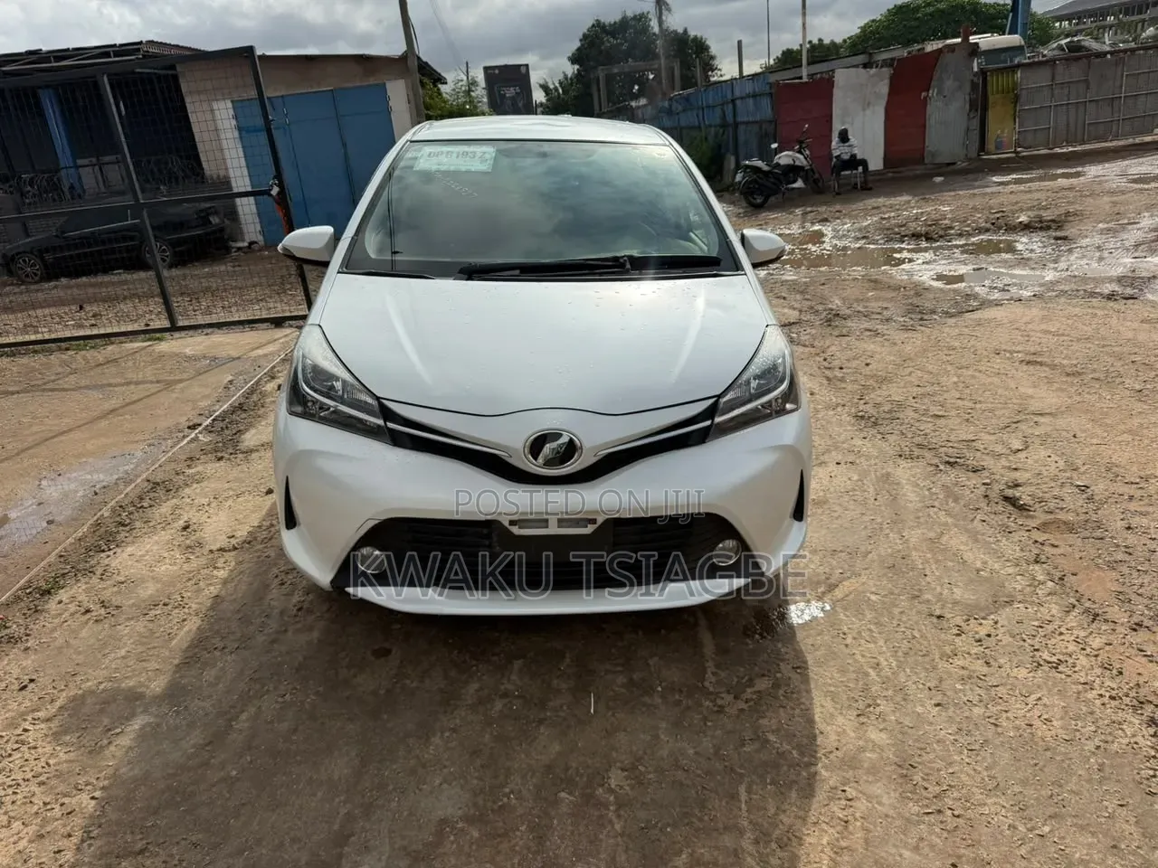 Toyota Vitz 1.3 FWD 5dr 2015 Pearl