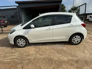 Toyota Vitz 1.3 FWD 5dr 2015 Pearl