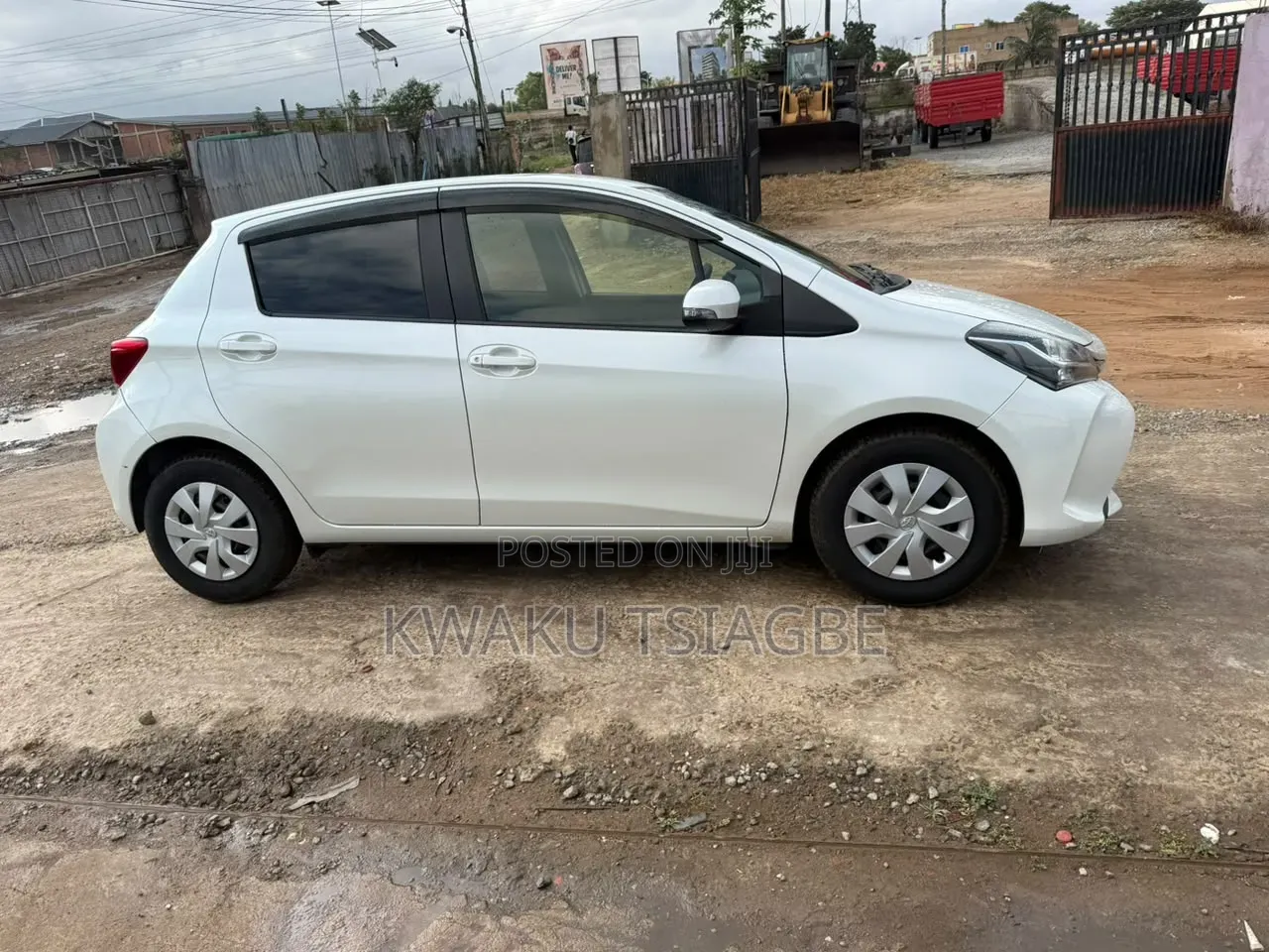 Toyota Vitz 1.3 FWD 5dr 2015 Pearl