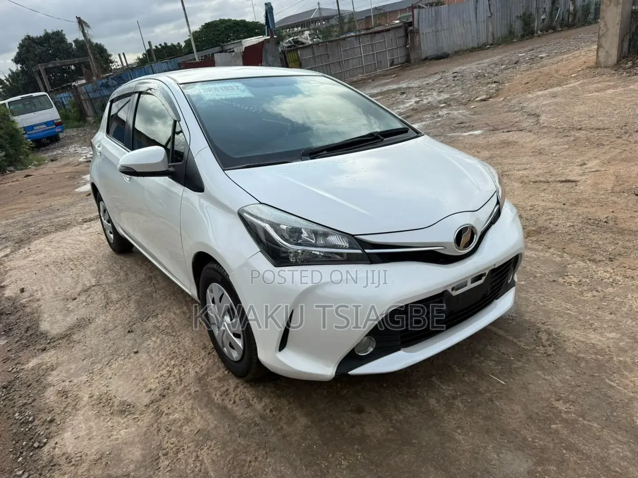 Toyota Vitz 1.3 FWD 5dr 2015 Pearl