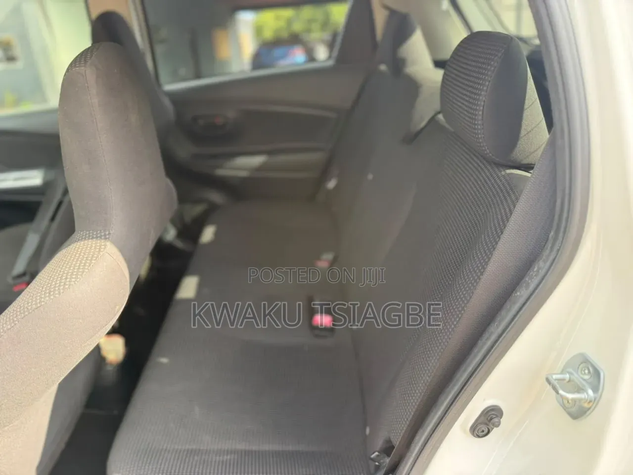 Toyota Vitz 1.3 FWD 5dr 2015 Pearl