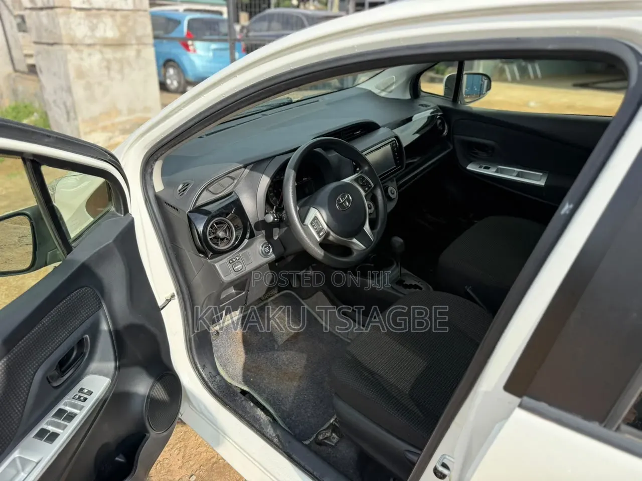 Toyota Vitz 1.3 FWD 5dr 2015 Pearl