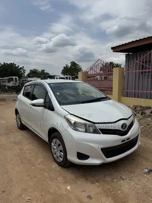 Toyota Vitz 1.3 AWD 5dr 2013 White