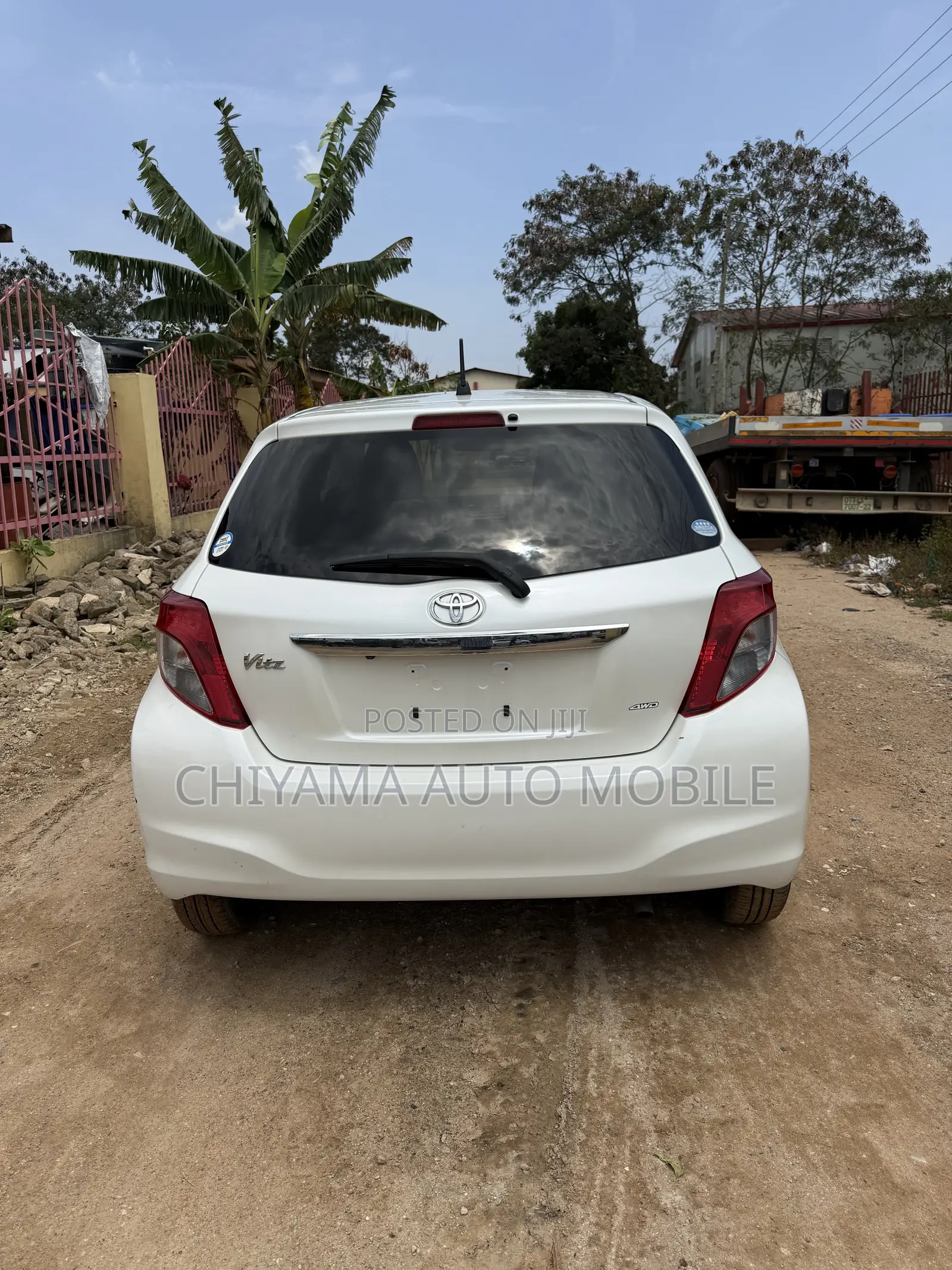 Toyota Vitz 1.3 AWD 5dr 2013 White