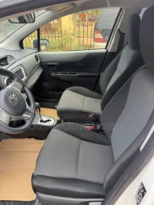 Toyota Vitz 1.3 AWD 5dr 2013 White