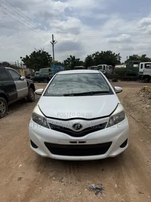 Toyota Vitz 1.3 AWD 5dr 2013 White
