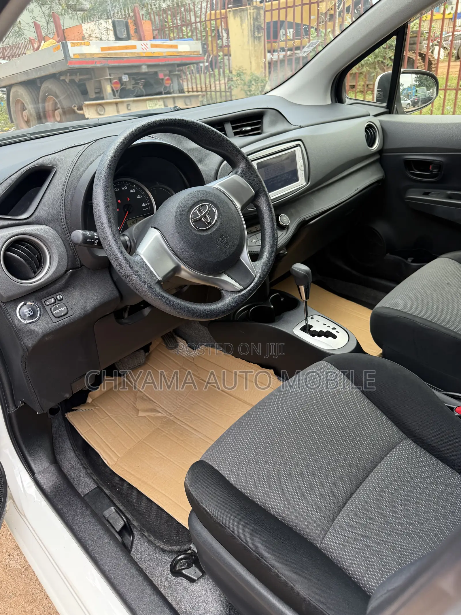 Toyota Vitz 1.3 AWD 5dr 2013 White