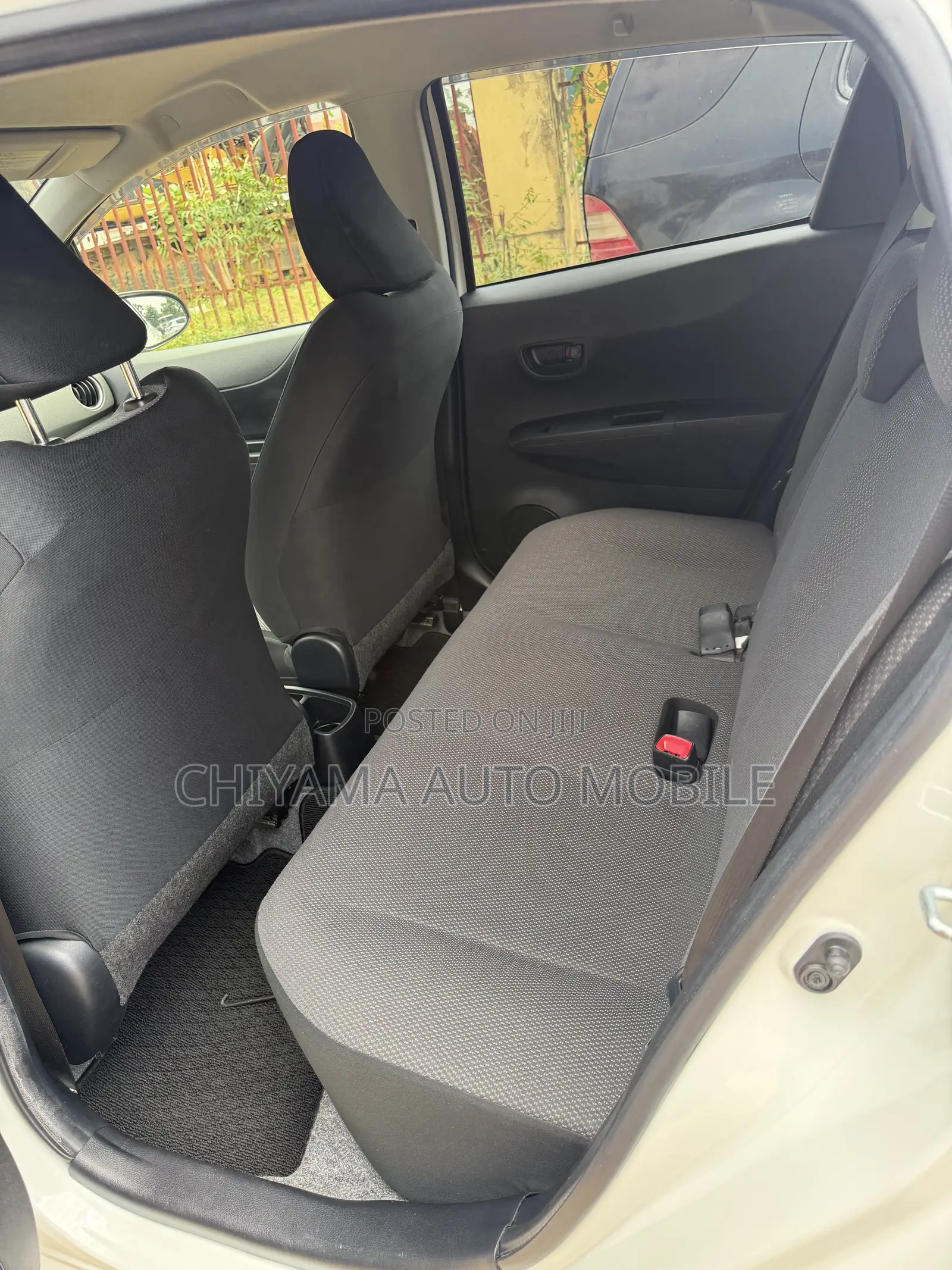 Toyota Vitz 1.3 AWD 5dr 2013 White