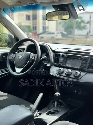 Toyota RAV4 LE 4dr SUV AWD (2.5L 4cyl 6A) 2018 Gray