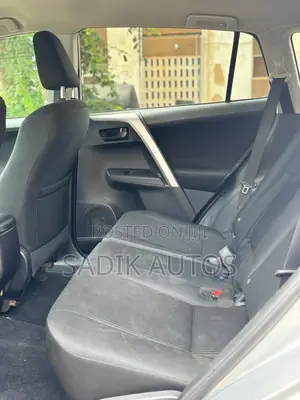 Toyota RAV4 LE 4dr SUV AWD (2.5L 4cyl 6A) 2018 Gray