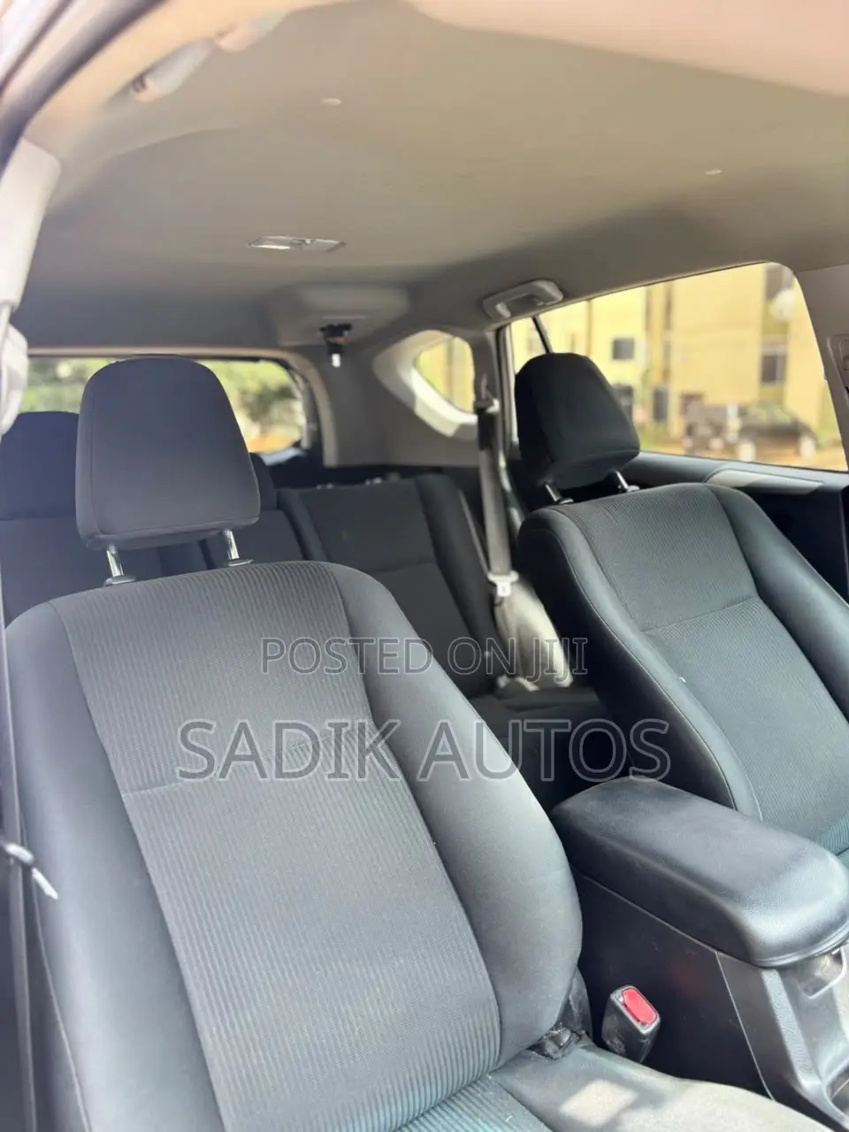 Toyota RAV4 LE 4dr SUV AWD (2.5L 4cyl 6A) 2018 Gray