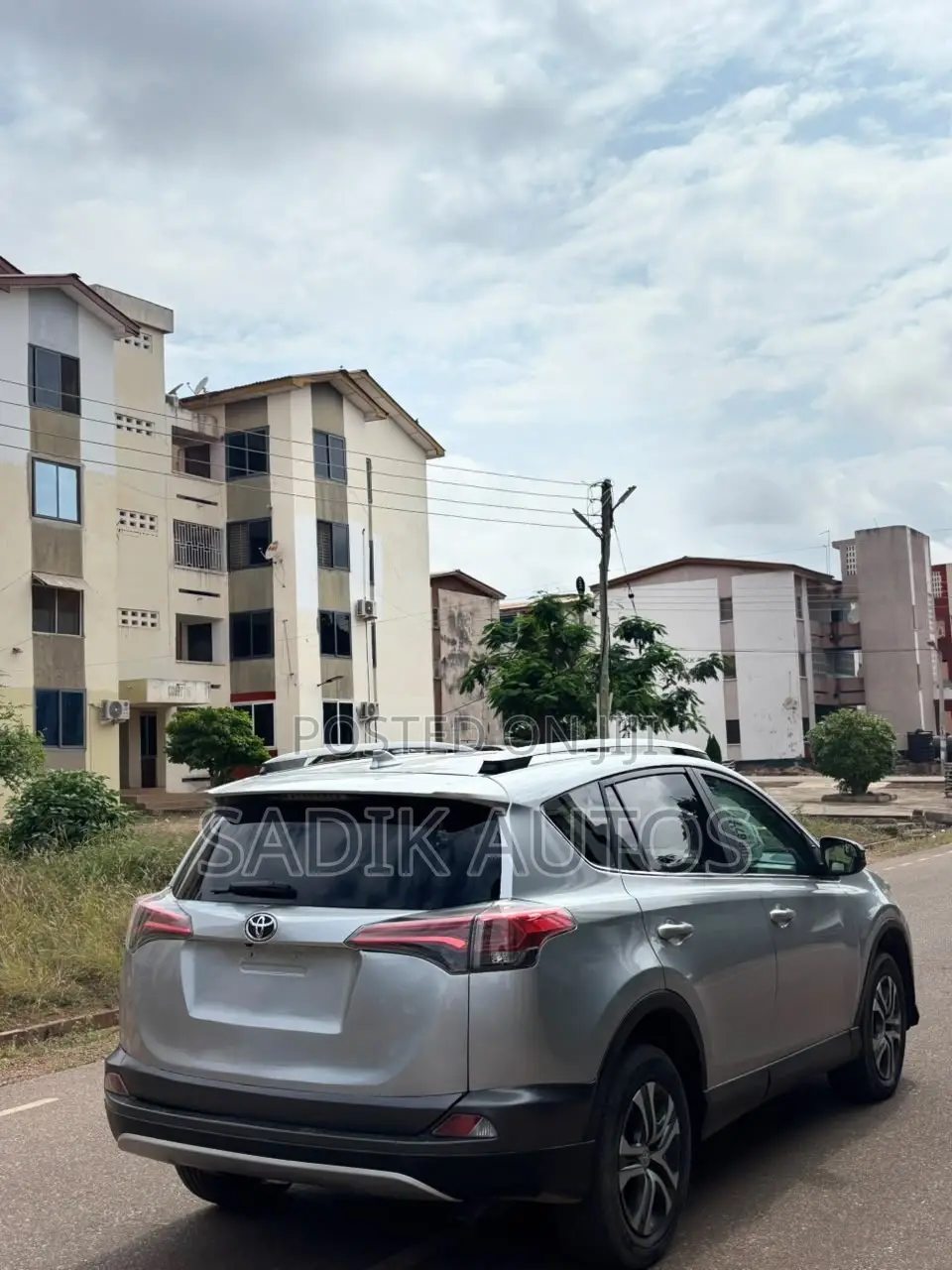 Toyota RAV4 LE 4dr SUV AWD (2.5L 4cyl 6A) 2018 Gray