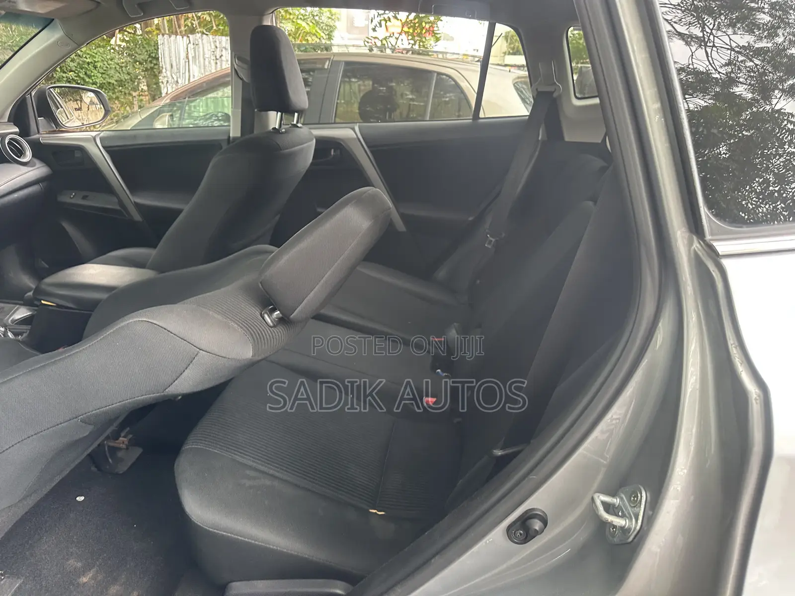 Toyota RAV4 LE 4dr SUV AWD (2.5L 4cyl 6A) 2018 Gray