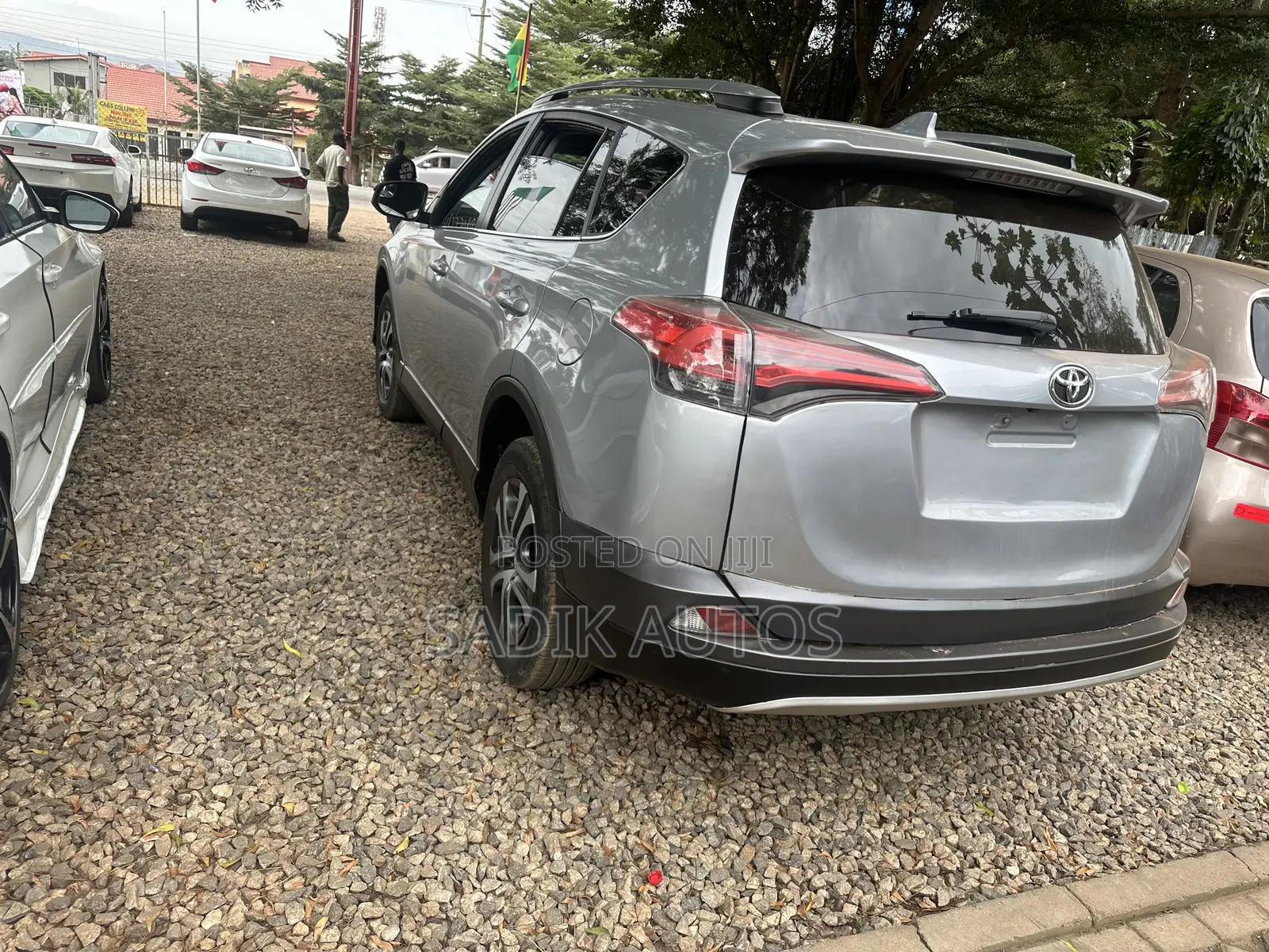 Toyota RAV4 LE 4dr SUV AWD (2.5L 4cyl 6A) 2018 Gray