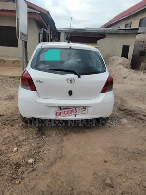 Toyota Vitz 1.0 FWD 5dr 2010 White