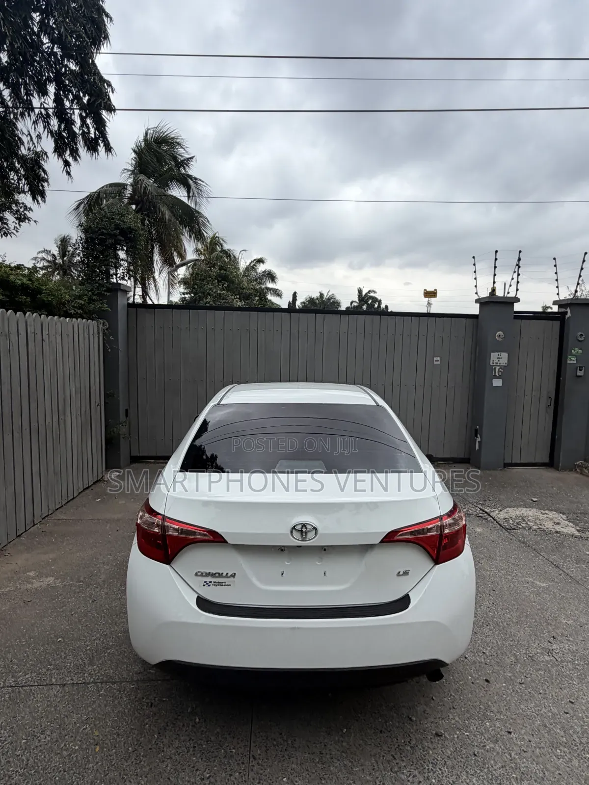 Toyota Corolla LE 4dr Sedan (1.8L 4cyl CVT) 2017 White