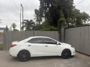 Toyota Corolla LE 4dr Sedan (1.8L 4cyl CVT) 2017 White