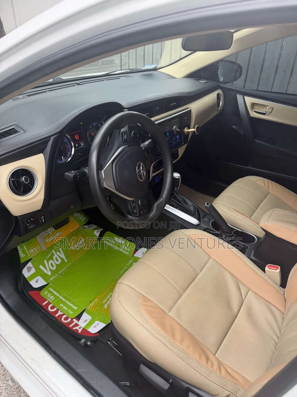 Toyota Corolla LE 4dr Sedan (1.8L 4cyl CVT) 2017 White