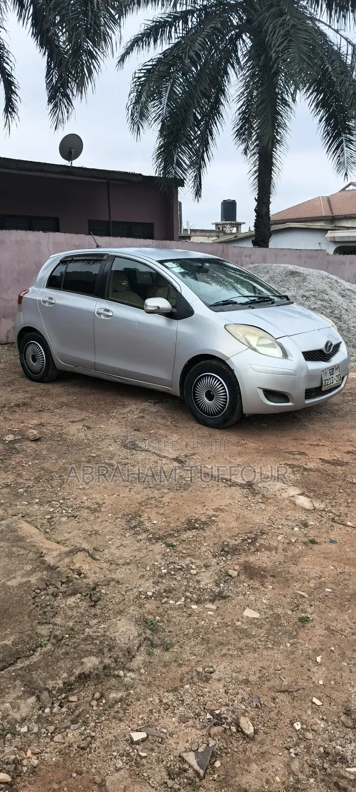 Toyota Vitz 2010 Silver