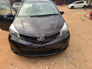 Toyota Vitz 1.3 FWD 5dr 2014 Purple