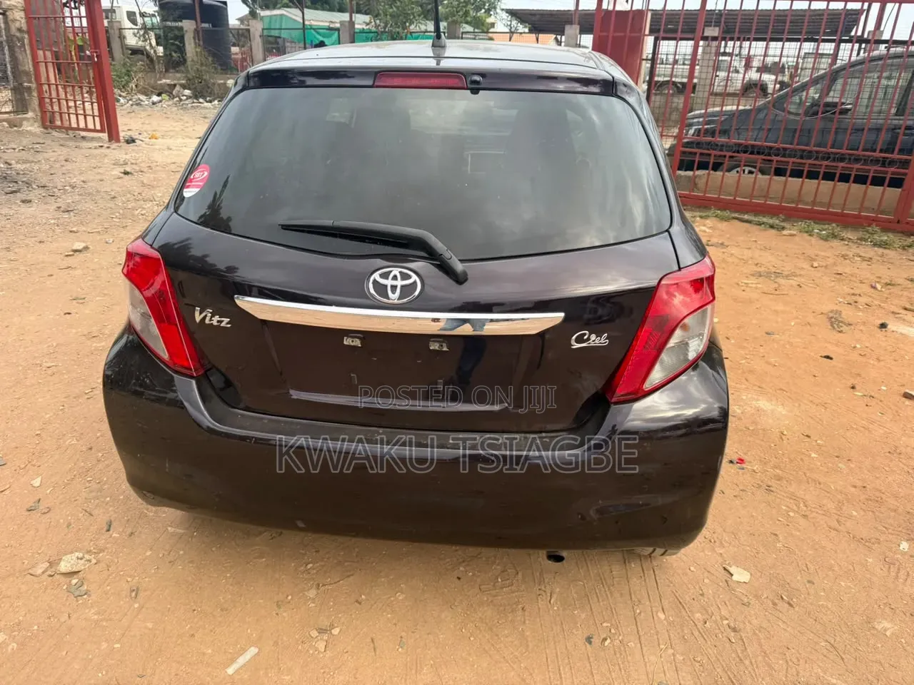 Toyota Vitz 1.3 FWD 5dr 2014 Purple