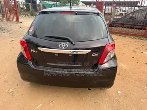 Toyota Vitz 1.3 FWD 5dr 2014 Purple